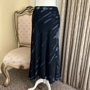 Velvet by Graham & Spencer Trina Tie-Dye Blue Pull On Midi Skirt. Size Small